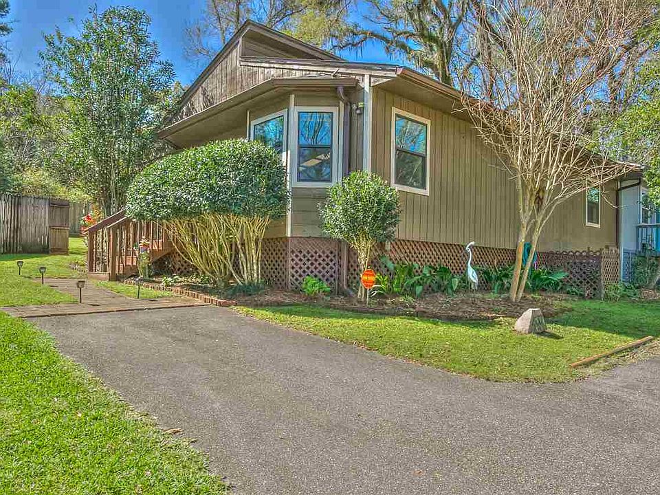 1st image of 1530 Twin Lakes Cir