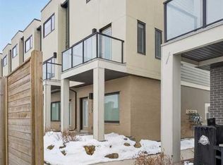 218 E Sherwood Sq NW #1007, Calgary, AB T3R 0Y2