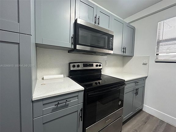 5th image of 628 SW 21st Ave #1