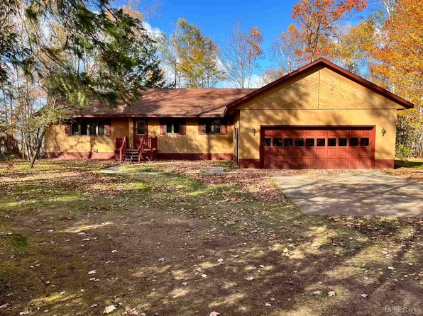 18820 Lakeshore Dr, Ontonagon, MI 49953