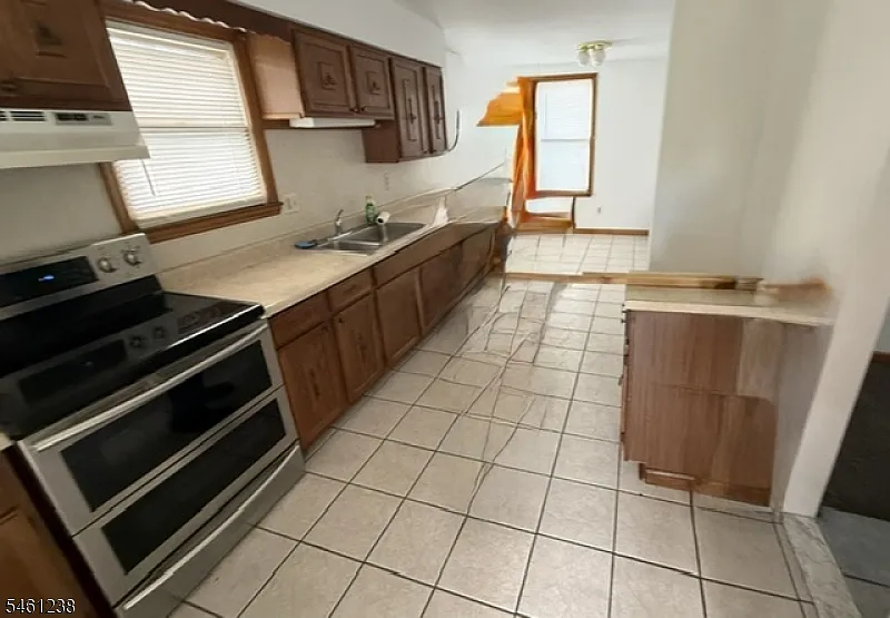 3 bed, 1.5 bath, $2,800 — Photo 3