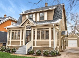 1912 E Beverly Rd, Shorewood, WI 53211