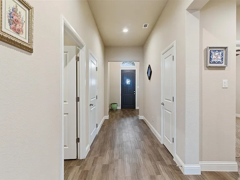 1012 Kensington Way — Photo 3