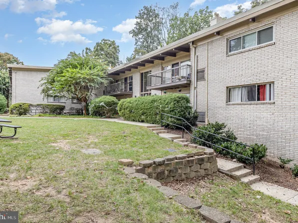 4935 Americana Dr APT 210, Annandale, VA 22003