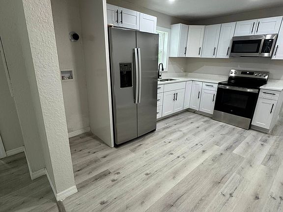 4th image of 2549 Olive Ave