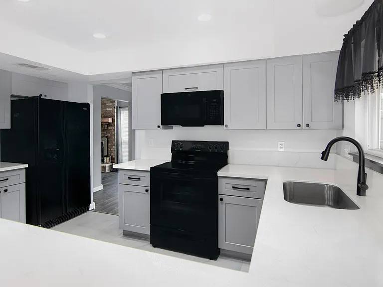 255 E Castle Harbour Dr — Photo 8