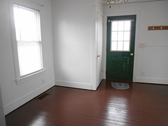 5th image of 7 Alden St