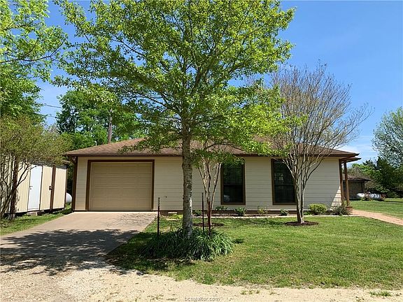 2nd image of 1509 Bluebonnet Dr #A