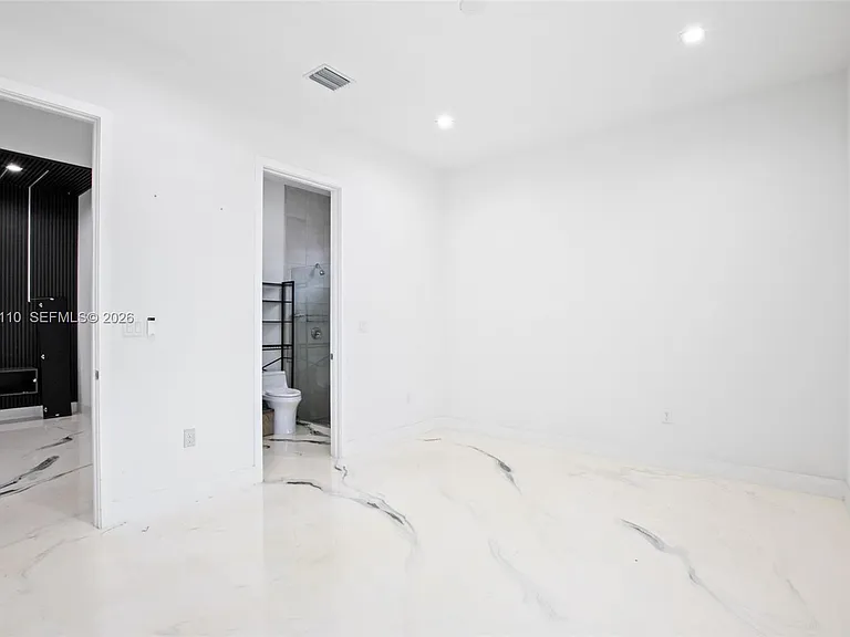 17745 SW 45th St — Photo 9