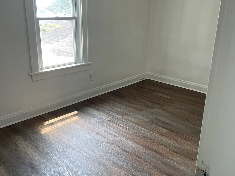 2023 Loretta Ave — Photo 8