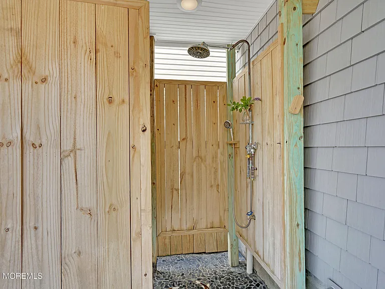 229 1st Ave — Photo 27