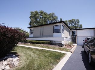 9731 N Huber Ln, Niles, IL