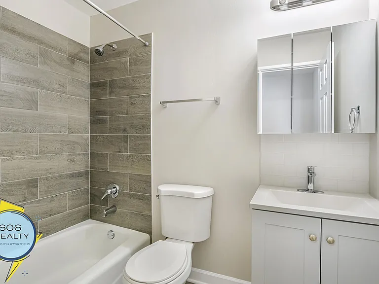 Royal Arms Apartments! Special Offer! — Photo 14