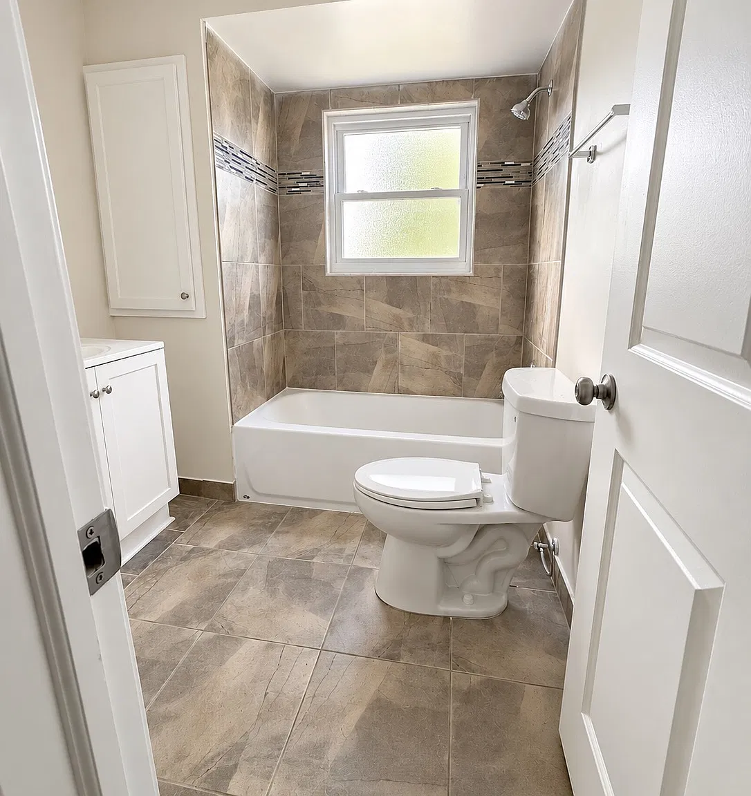 3 bed, 1374 sqft, $2,000 — Photo 4