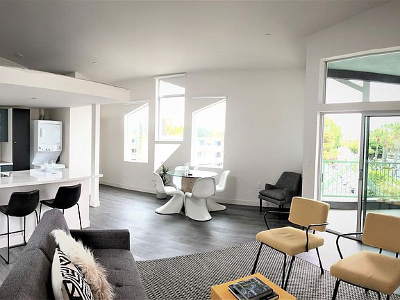 3rd image of 4405 W Point Loma Blvd APT 303