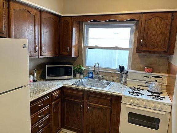 3rd image of 26 Bartow St