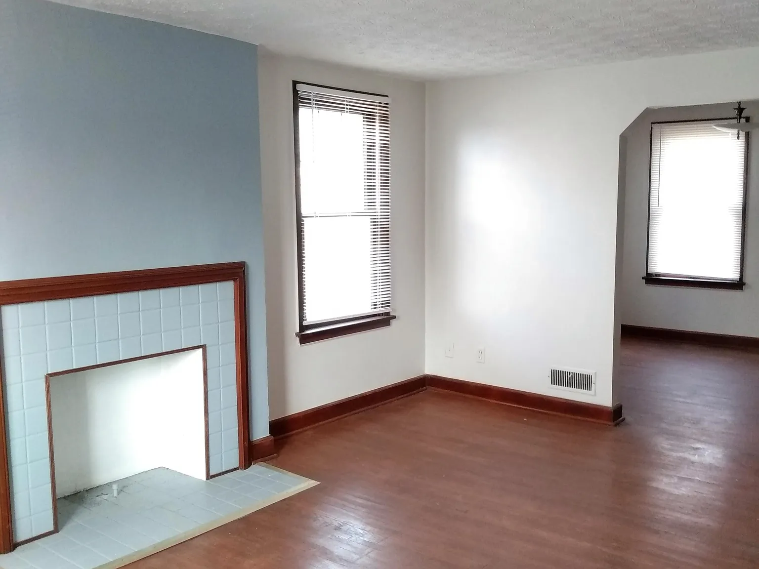2 bed, 900 sqft, $995 — Photo 2