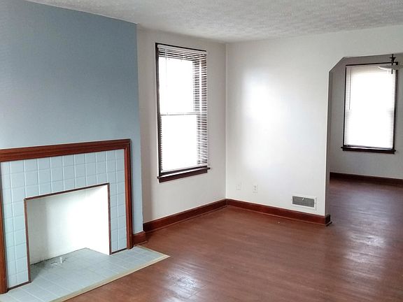 2nd image of 910 Geers Ave #910