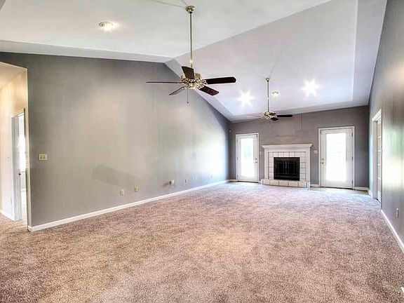 4th image of 325 Hirst Cir