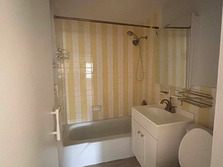 40 Owen St #D10 — Photo 14