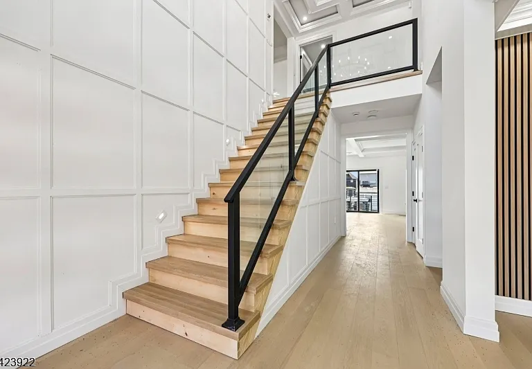 51 Albany Ave — Photo 17