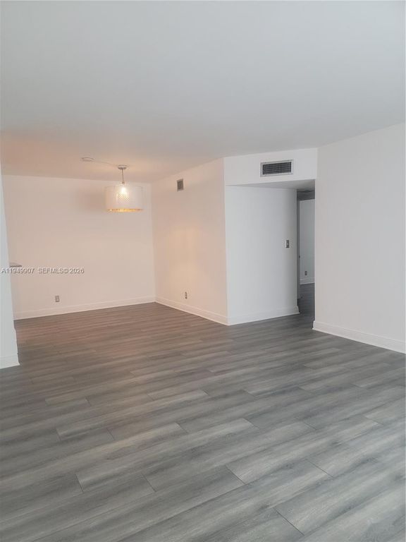 651 Pine Dr APT 110, photo 3