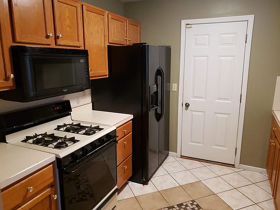 5th image of 10221 Charles St