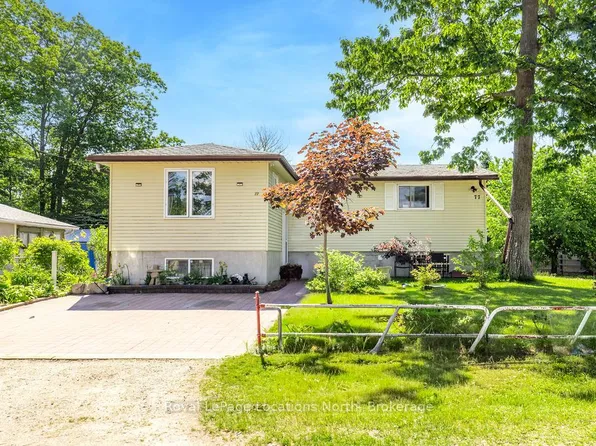 77 Laidlaw St, Wasaga Beach, ON L9Z 2L2