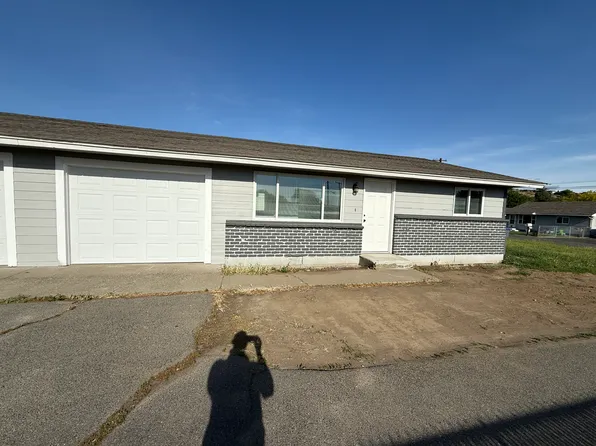 402 Pleasant Ave #A, Selah, WA 98942
