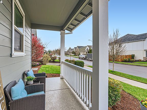 5th image of 692 NE 49th Ave