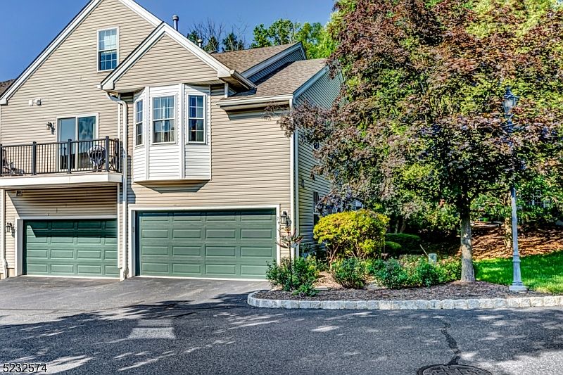 1st image of 24 Heatherwood Ln