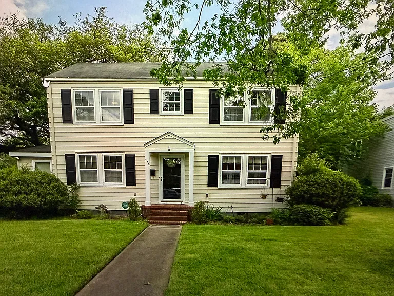 422 Sinclair St — Photo 15