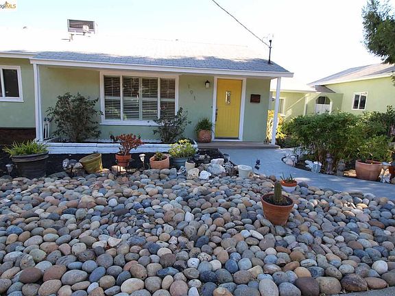 2nd image of 191 Vista Way