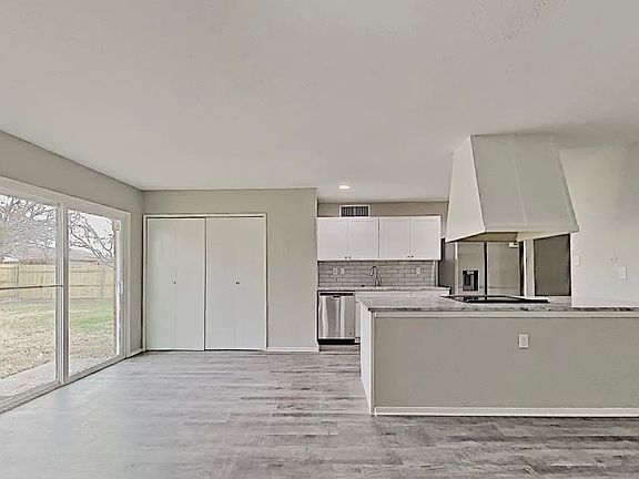 3rd image of 10210 Deer Hollow Dr #1