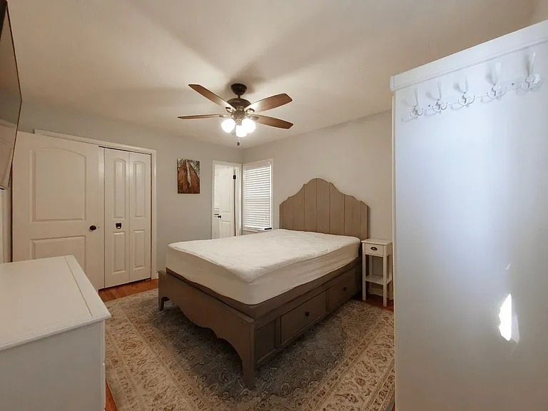 1117 Eisenhower Dr — Photo 12