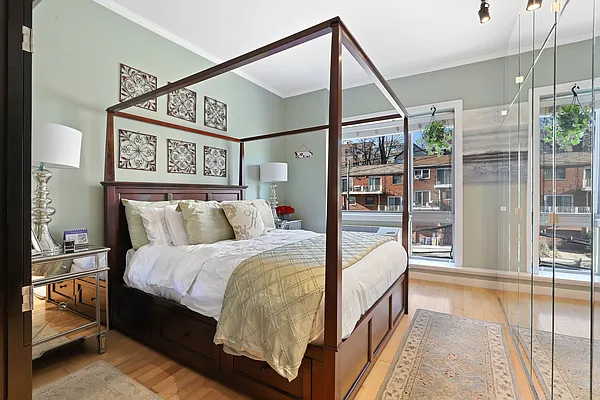 Sold by Compass | media 18