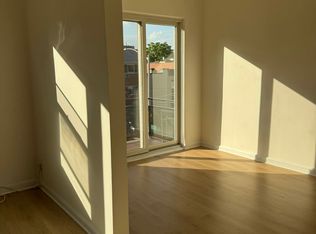 25-25 27th St #3, Astoria, NY 11102