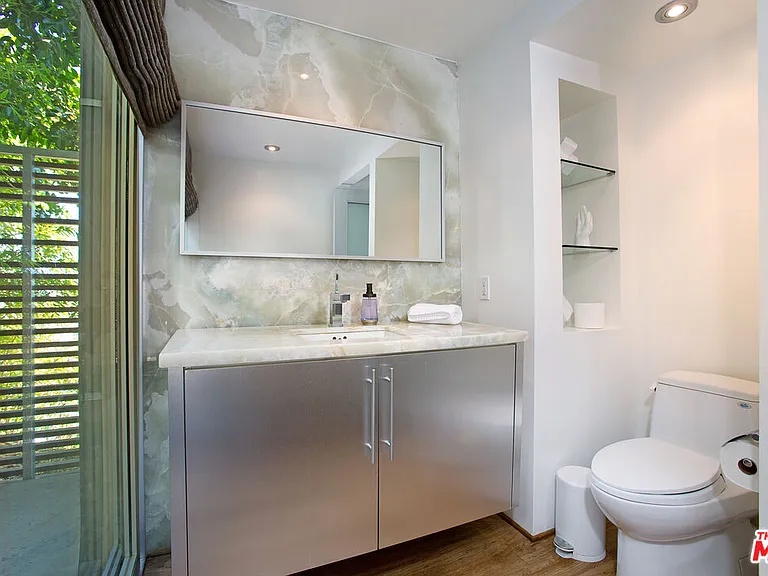 8737 Saint Ives Dr — Photo 18