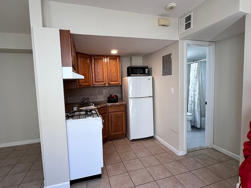 1st image of 121 Lindbergh Ave Floor 1