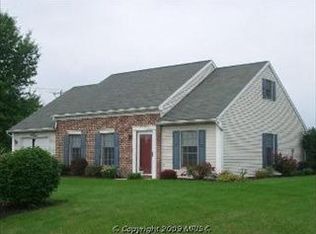 696 Greenfield Dr, Chambersburg, PA 17202
