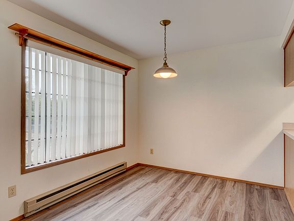 4th image of 701 SE 8th Ave #201