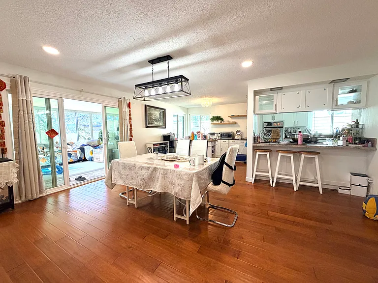 1054 Rolling Hills Dr — Photo 5