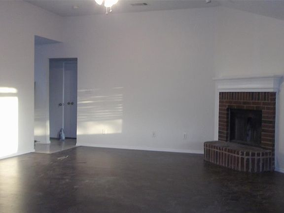 4th image of 1601 Coastline Ln