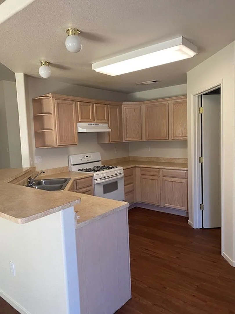 Great Home in Anderson!! Now Available!! — Photo 2
