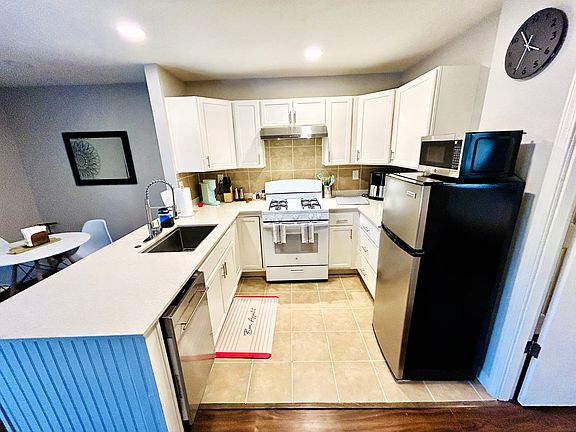 3rd image of 1712 W Main St APT 4