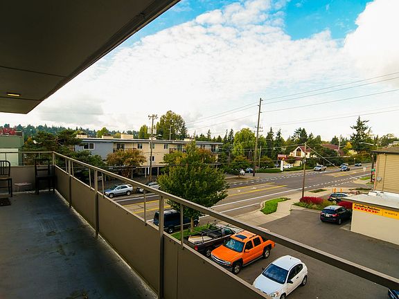 5th image of 9244 Greenwood Ave N APT 6