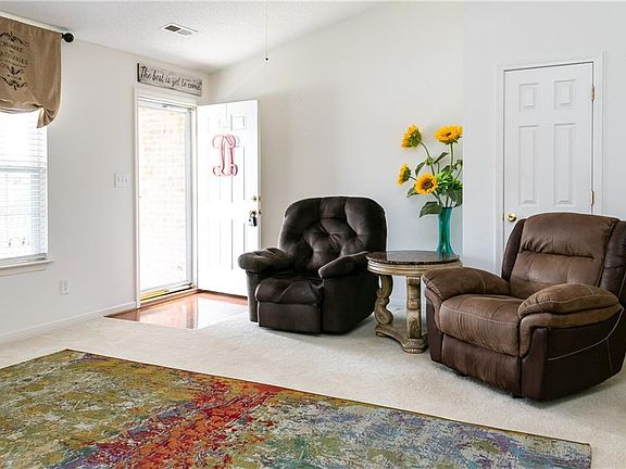 5th image of 105 Palmetto Ct