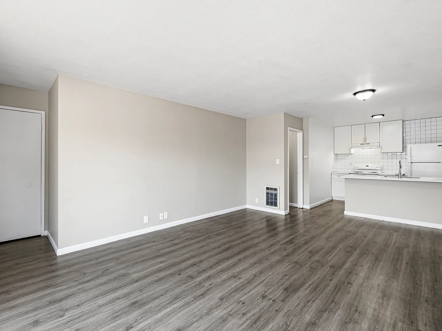 340 Industrial Parkway — Photo 3