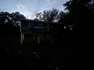 52 E Timberlake Dr, Elsberry, MO 63343