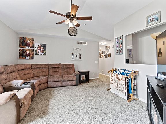 4th image of 1345 E Yorkshire Dr